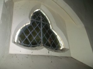 Trifoliate window (with hidden face?)